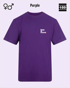 Dieses bild zeigt das Unisex Design-T-Shirt AWDis 180T in der farbe purple mit dem minimalistischen motiv "less is more"