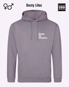das bild zeigt den design hoodie jh001 von just hoods in der farbe dusty lilac und mit dem minimalistischen motiv "less is more".