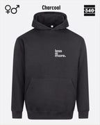 das bild zeigt den Oversized Design-Hoodie JH111 unisex in der farbe charcoal mit dem minimalistischen motiv "less is more".