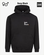 das bild zeigt den Oversized Design-Hoodie JH111 unisex in der farbe deep black mit dem minimalistischen motiv "less is more".