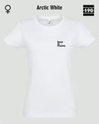 Auf diesem Bild sieht man das Damen T-Shirt SOL’S Imperial Women 11502 in der Farbe arctic white mit dem minimalistischen Design "less is more".