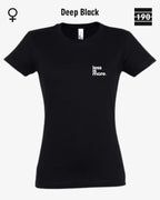 Auf diesem Bild sieht man das Damen T-Shirt SOL’S Imperial Women 11502 in der Farbe deep black mit dem minimalistischen Design "less is more".