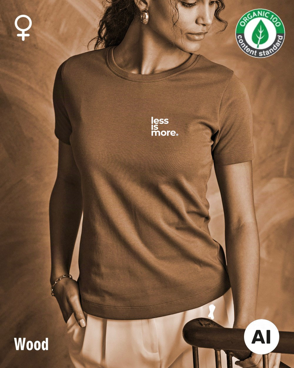 auf diesem bild sieht man eine frau, die ein nachhaltiges Damen-T-Shirt  in der Farbe wood mit dem minimalistischen Design "less is more" trägt.