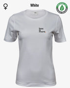 Auf dem Bild sieht man das T-Shirt Tee Jays Women's Interlock Tee STYLE 580 in der Farbe white mit dem minimalistischen Design "less is more".