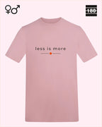 das bild zeigt das Unisex Design-T-Shirt AWDis 180T in der farbe baby pink mit dem zeitlosen motiv "less is more"