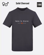 das bild zeigt das Unisex Design-T-Shirt AWDis 180T in der farbe charcoal mit dem zeitlosen motiv "less is more"
