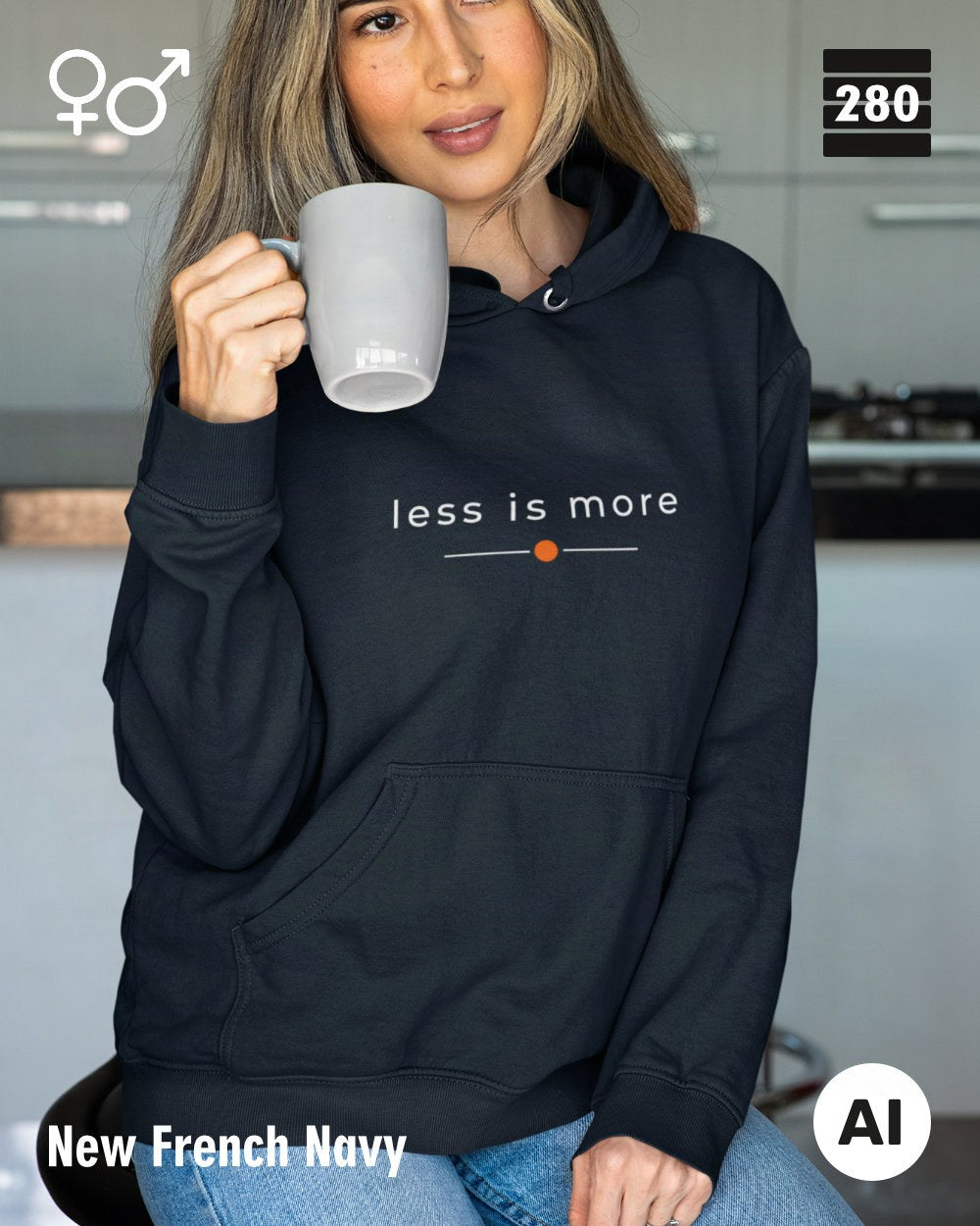 das bild zeigt eine person, die einen unisex design hoodie in der farbe new french navy und mit dem zeitlosen motiv "less is more" trägt.