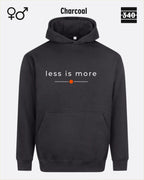 das bild zeigt den Oversized Design-Hoodie JH111 unisex in der farbe charcoal  mit dem zeitlosen motiv "less is more".