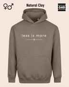 das bild zeigt den Oversized Design-Hoodie JH111 unisex in der farbe natural clay  mit dem zeitlosen motiv "less is more".