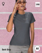 Design-T‑Shirt – Feminine Fit – LESS IS MORE (2) – Premium-Baumwolle