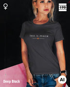 Design-T‑Shirt – Feminine Fit – LESS IS MORE (2) – Premium-Baumwolle