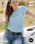 Design-T‑Shirt – Feminine Fit – LESS IS MORE (2) – Premium-Baumwolle