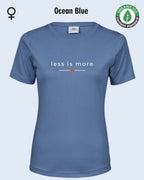 Auf dem Bild sieht man das T-Shirt Tee Jays Women's Interlock Tee STYLE 580 in der Farbe ocean blue mit dem zeitlosen Design "less is more".