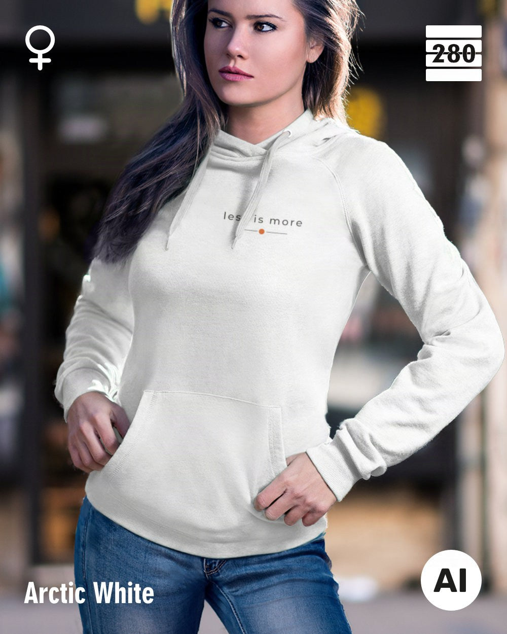 das bild zeigt eine frau, die einen leicht taillierten damen hoodie in der farbe arctic white und mit dem zeitlosen design "less is more" trägt.