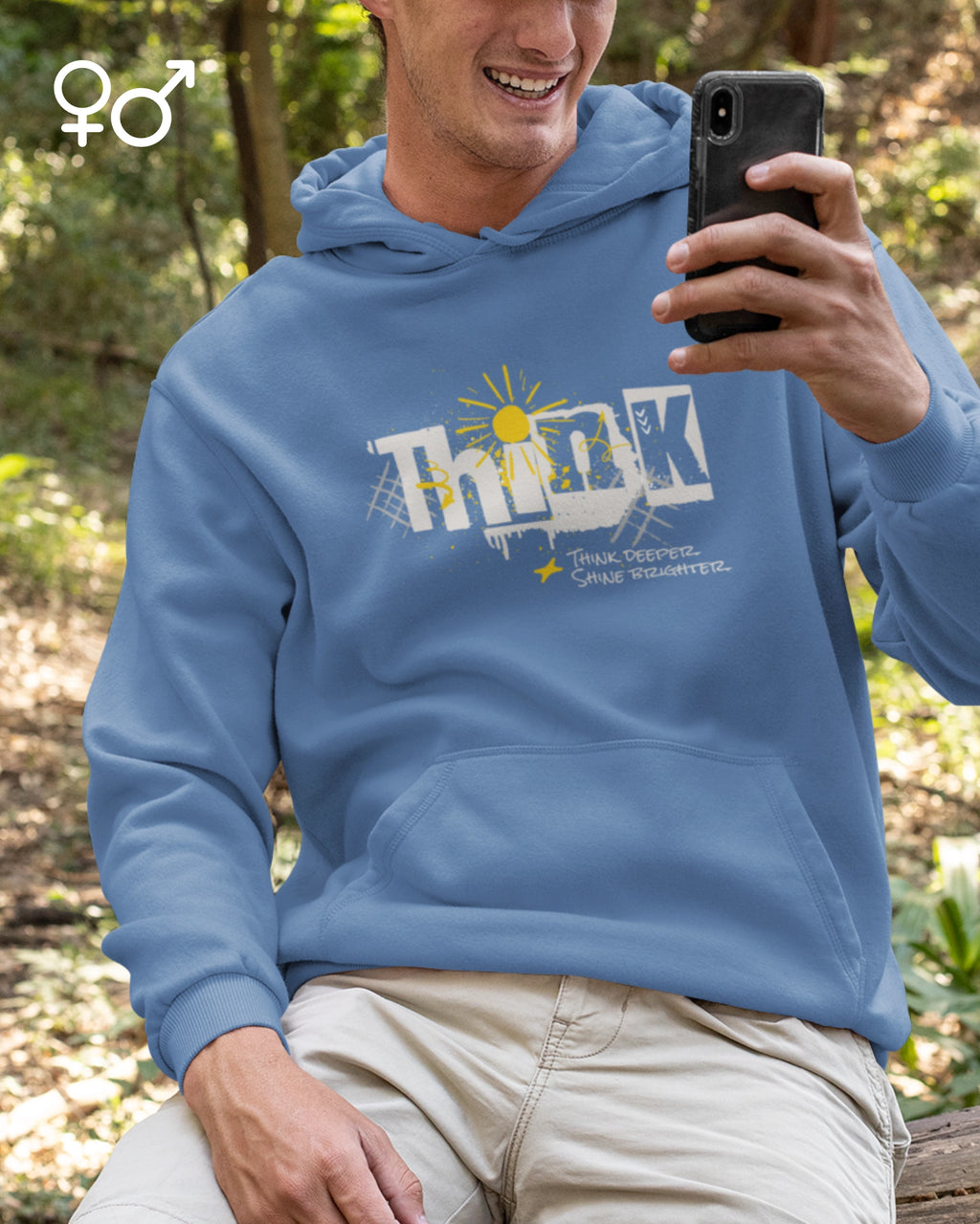 ein mann  trägt einen unisex design-hooduie  mit der Grafik think deeper - shine brighter.