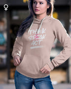 Eine junge  trägt einen femininen design-hoodie mit der Grafik think speak act.