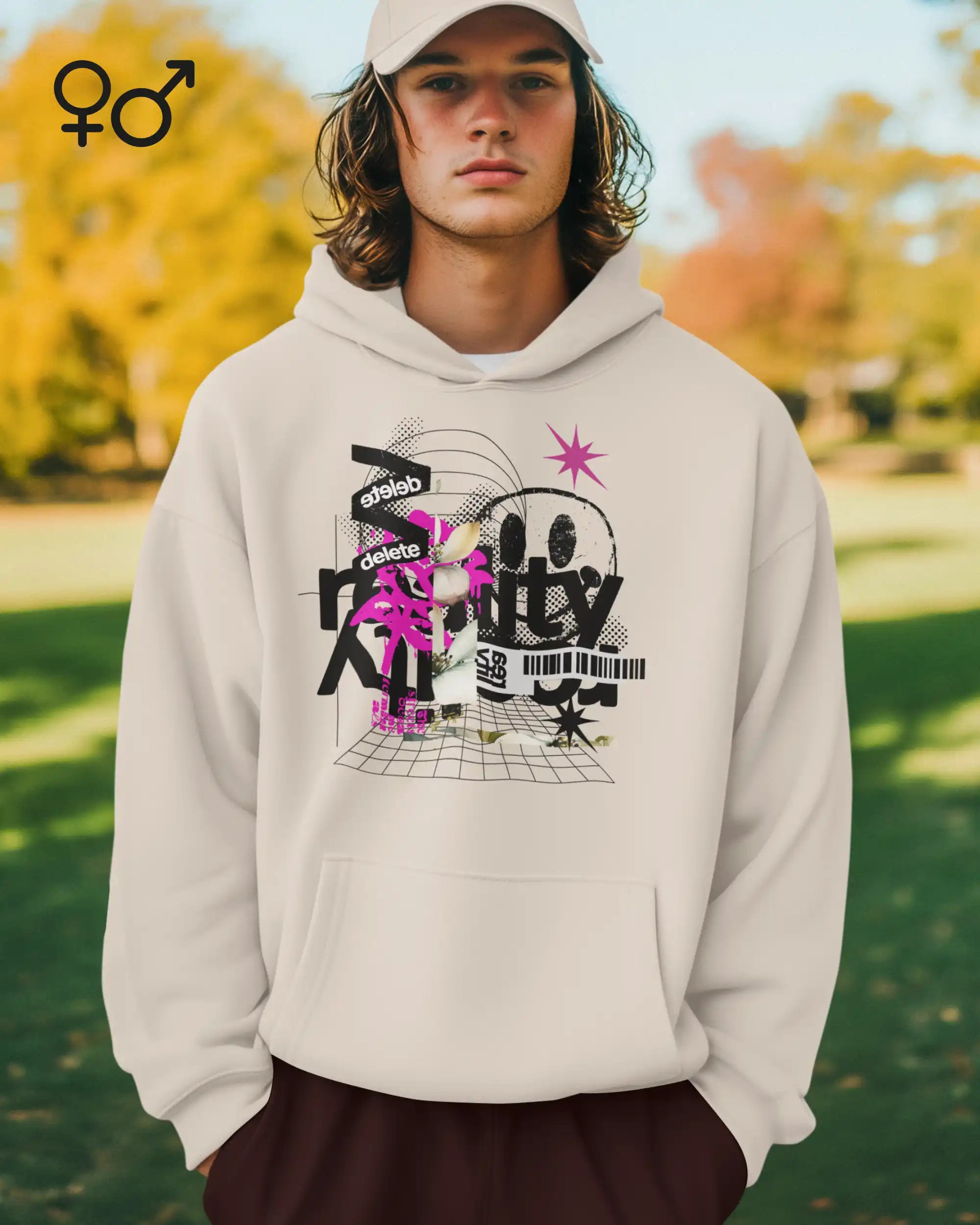 Das Bild zeigt  einen mann, der  einen oversized  unisex  design-hoodie mit der Grafik delete reality trägt.