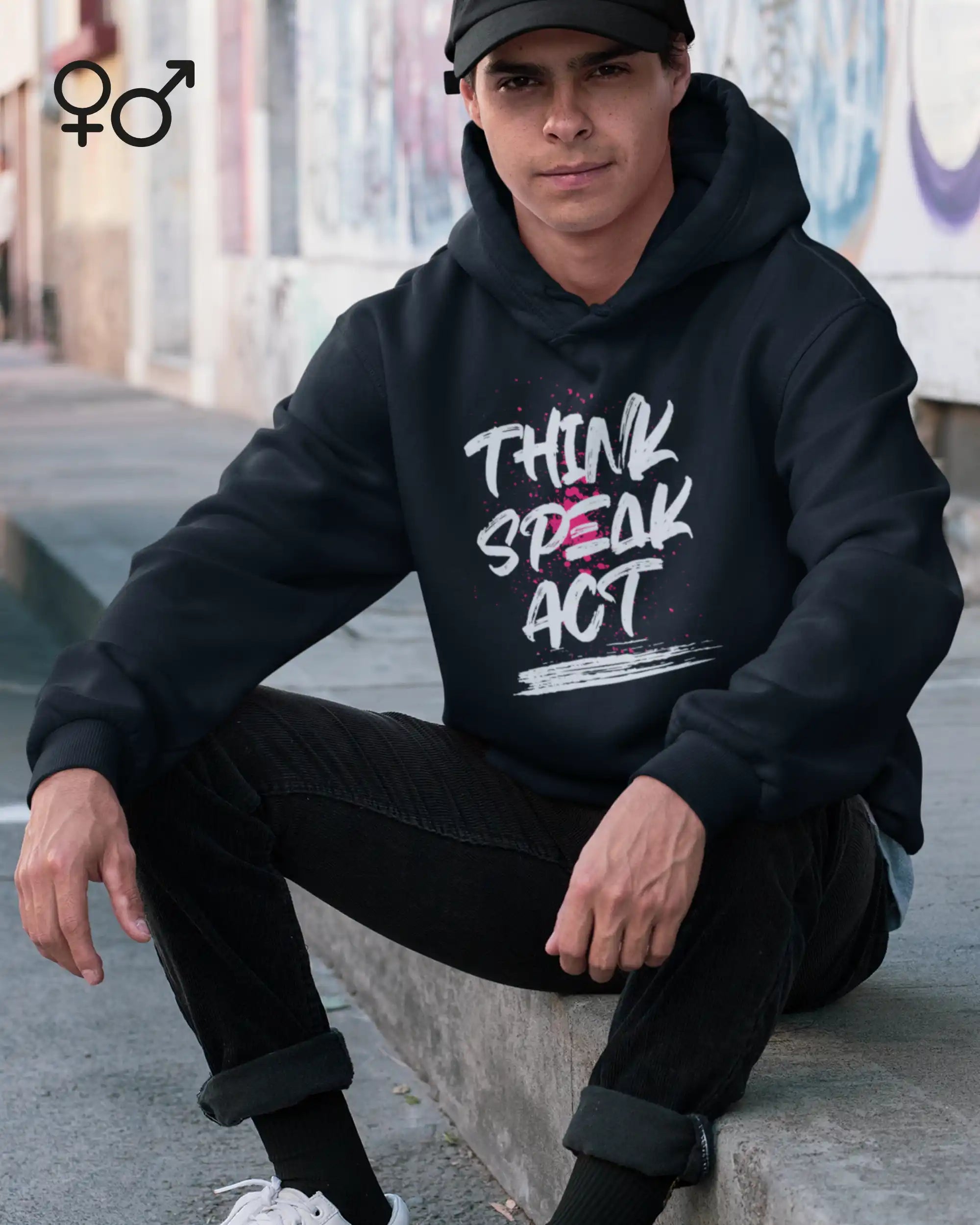 Mann trägt einen oversized Design-HOODIE mit dem Graik-Motiv think speak act
